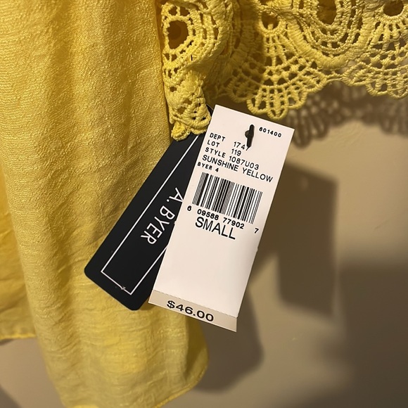 Yellow Blouse. - Picture 5 of 5